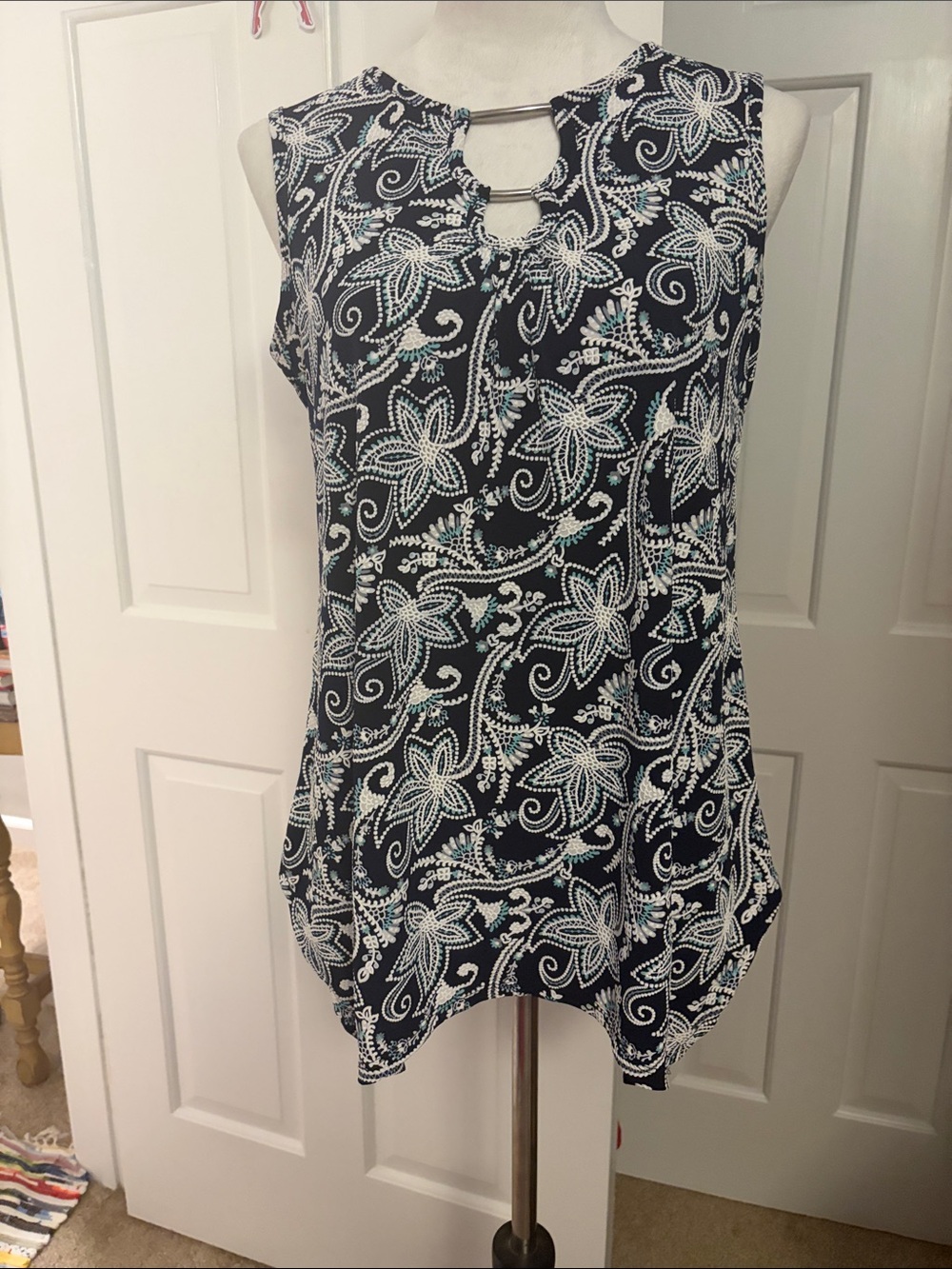 Navy Floral Sleeveless Keyhole Tank Top